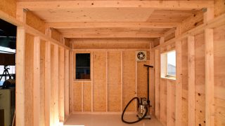 なんちゃって小屋作り 其の3~壁と天井の施工~